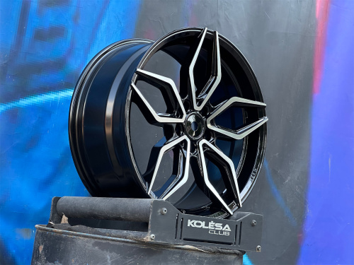 Комплект (4 шт) Sakura Wheels YA3372 8,5j-19 5*114,3 ET45 d73,1 GBF