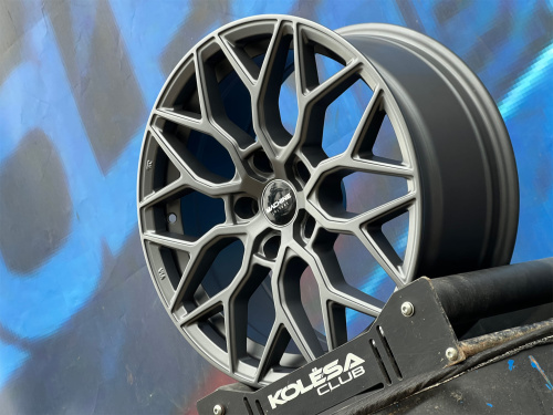 Vossen Design HF2 7,5j-17 5*114,3 ET35 d67,1 MG