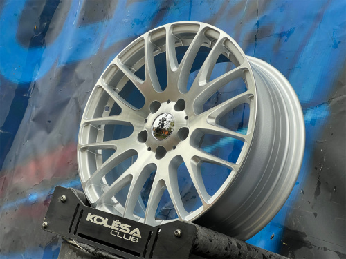 Комплект (4 шт) Sakura Wheels FBX452 7j-17 5*100 ET40 d73,1 SF