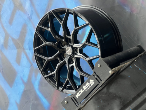Vossen Design HF2 8,5j-20 5*114,3 ET35 d67,1 GB