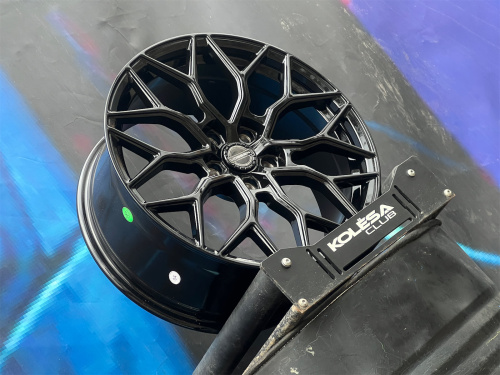 Vossen Design HF2 8,5j-20 5*114,3 ET35 d67,1 GB