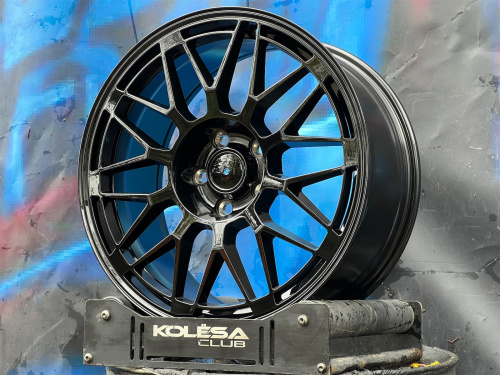 Комплект (4 шт) Sakura Wheels SH8251 8,5j-18 5*114,3 ET38 d73,1 GB