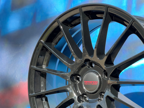 Enkei Design RS05RR 7,5j-17 5*112 ET40 d73,1 GB