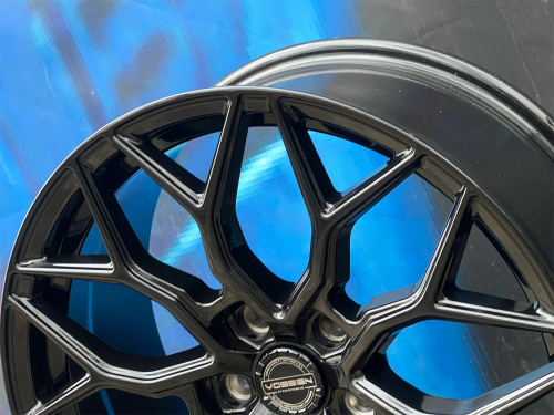Vossen Design HF2 8j-18 5*108 ET35 d73,1 GB