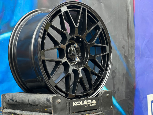 Комплект (4 шт) Sakura Wheels SH8251 8,5j-18 5*114,3 ET38 d73,1 GB