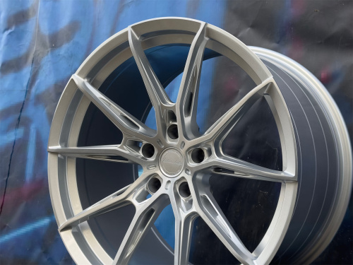 Комплект KC Wheels ART7009 11,5j-20 5*120 et30 d74,1 и 10,5j-20 5*120 d74,1 FBS
