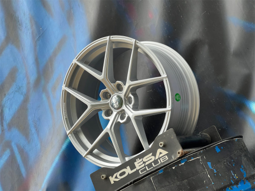 KoKo Wheels FF595 8,5j-19 5*114,3 ET35 d73,1 S