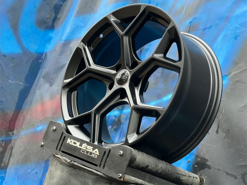 Комплект (4 шт) Sakura Wheels FBX112 8,5j-19 5*112 ET35 d66,5 MB