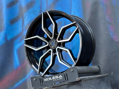Комплект (4 шт) Sakura Wheels YA3372 8,5j-19 5*114,3 ET45 d73,1 GBF