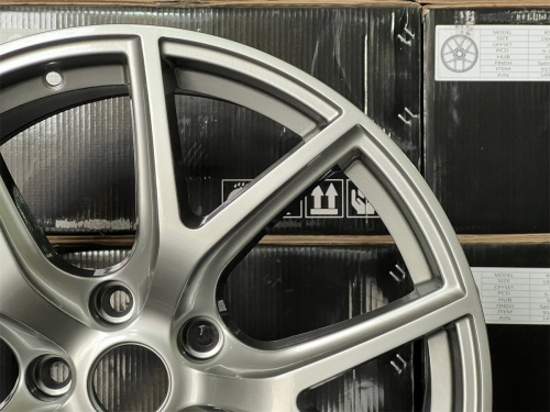 Комплект (4 шт) KC Wheels OEM 751 9j-20 5*127 ET35 d71,5 HB