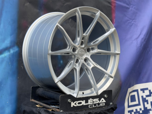 Комплект KC Wheels ART7009 11,5j-20 5*120 et30 d74,1 и 10,5j-20 5*120 d74,1 FBS